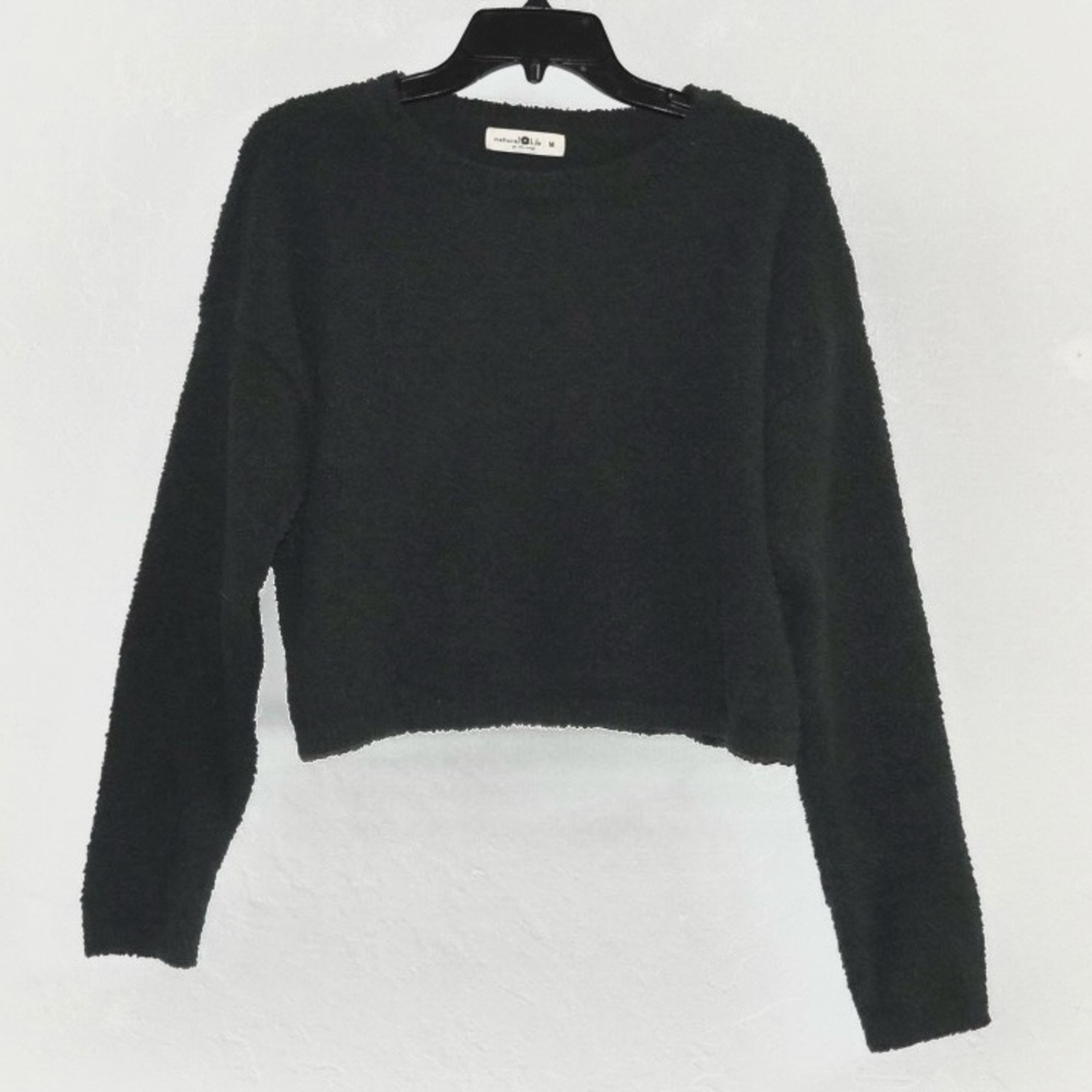 Natural Life Cropped Sweater – Size M, Black/Navy Hue, Cozy Knit Pullover